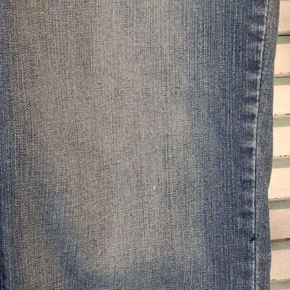 DKNY Jeans Sz 8 Denim Bermuda Shorts - Picture 5 of 7